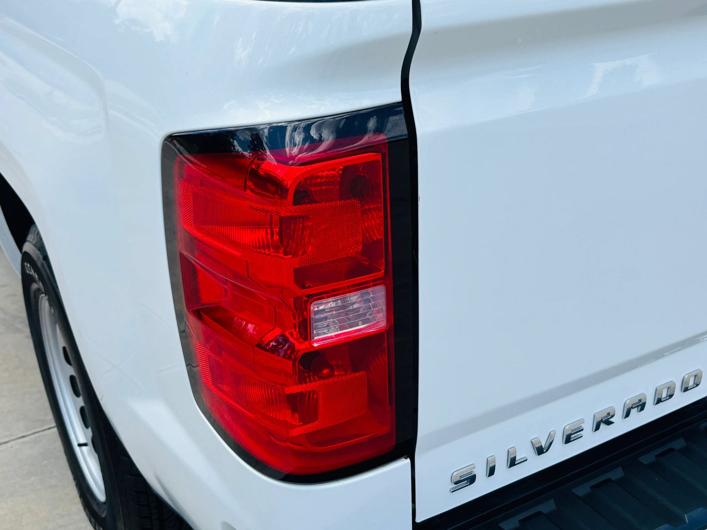 Used 2018 Chevrolet Silverado 1500 LT w/ LT Eassist Package RWD image 12