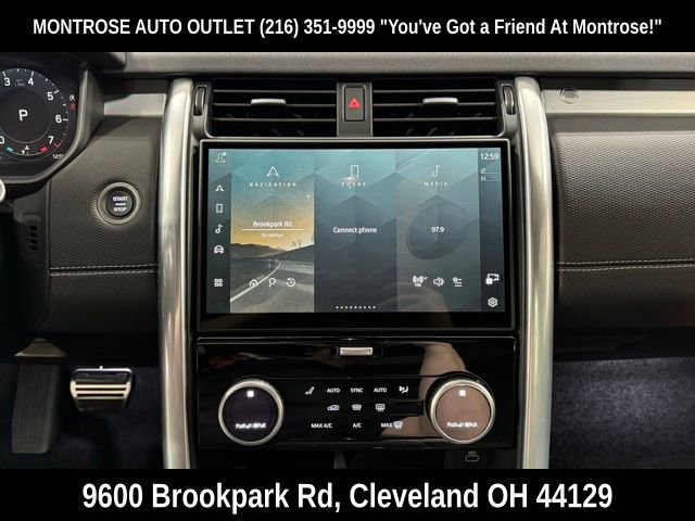 New 2024 Land Rover Discovery Dynamic SE image 17