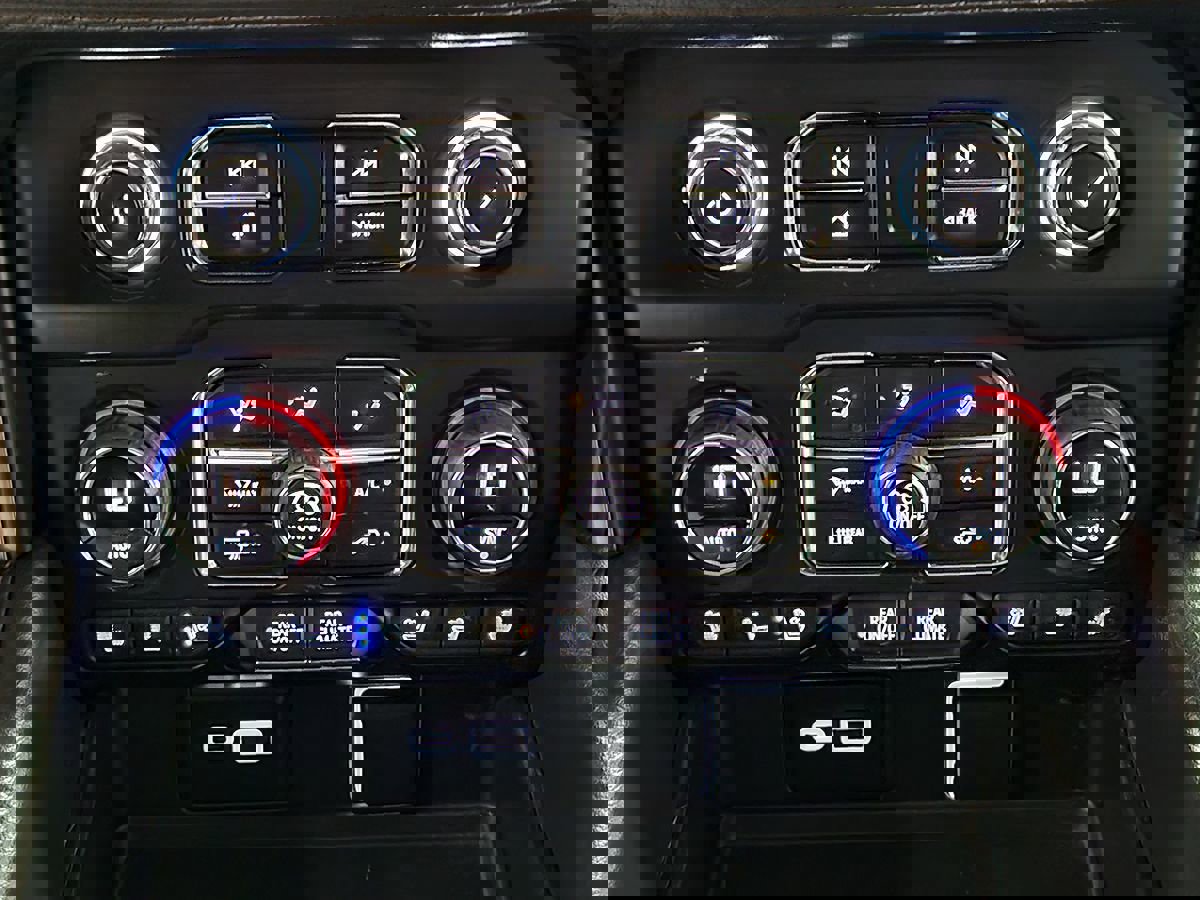 Used 2023 Chevrolet Suburban High Country image 40