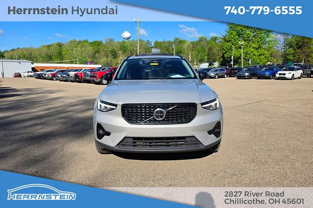 Used 2024 Volvo XC40 B5 Plus w/ Climate Package AWD/4WD image 2
