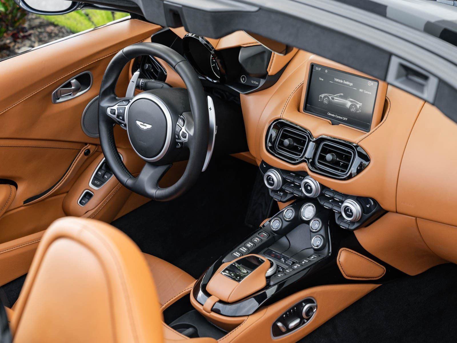 Used 2021 Aston Martin V8 Vantage Roadster RWD image 19