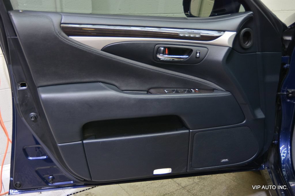 Used 2013 Lexus LS 460 w/ Comfort Pkg RWD image 7