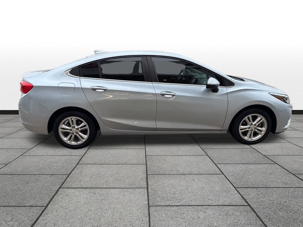 Used 2017 Chevrolet Cruze LT image 5