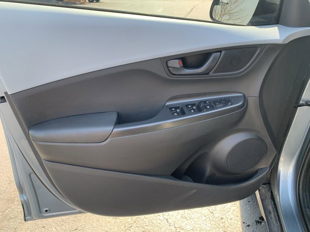 Used 2021 Hyundai Kona SE w/ Cargo Package FWD image 18