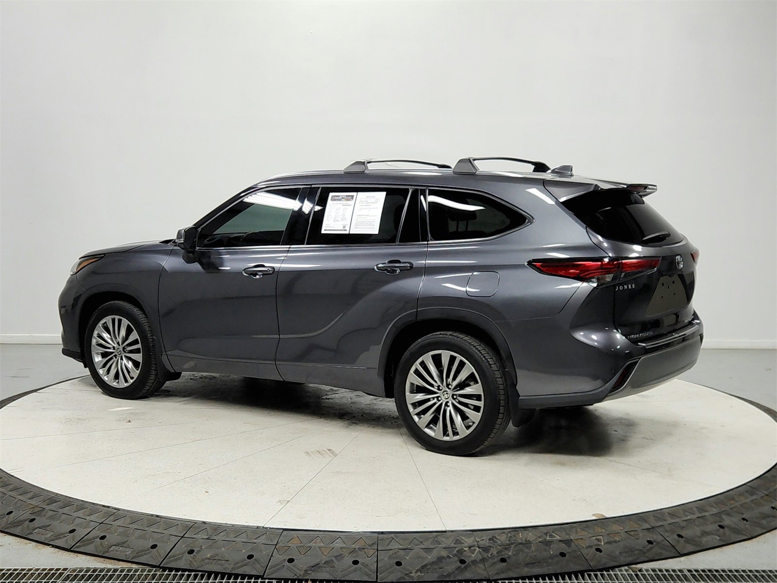 Used 2020 Toyota Highlander Platinum image 5