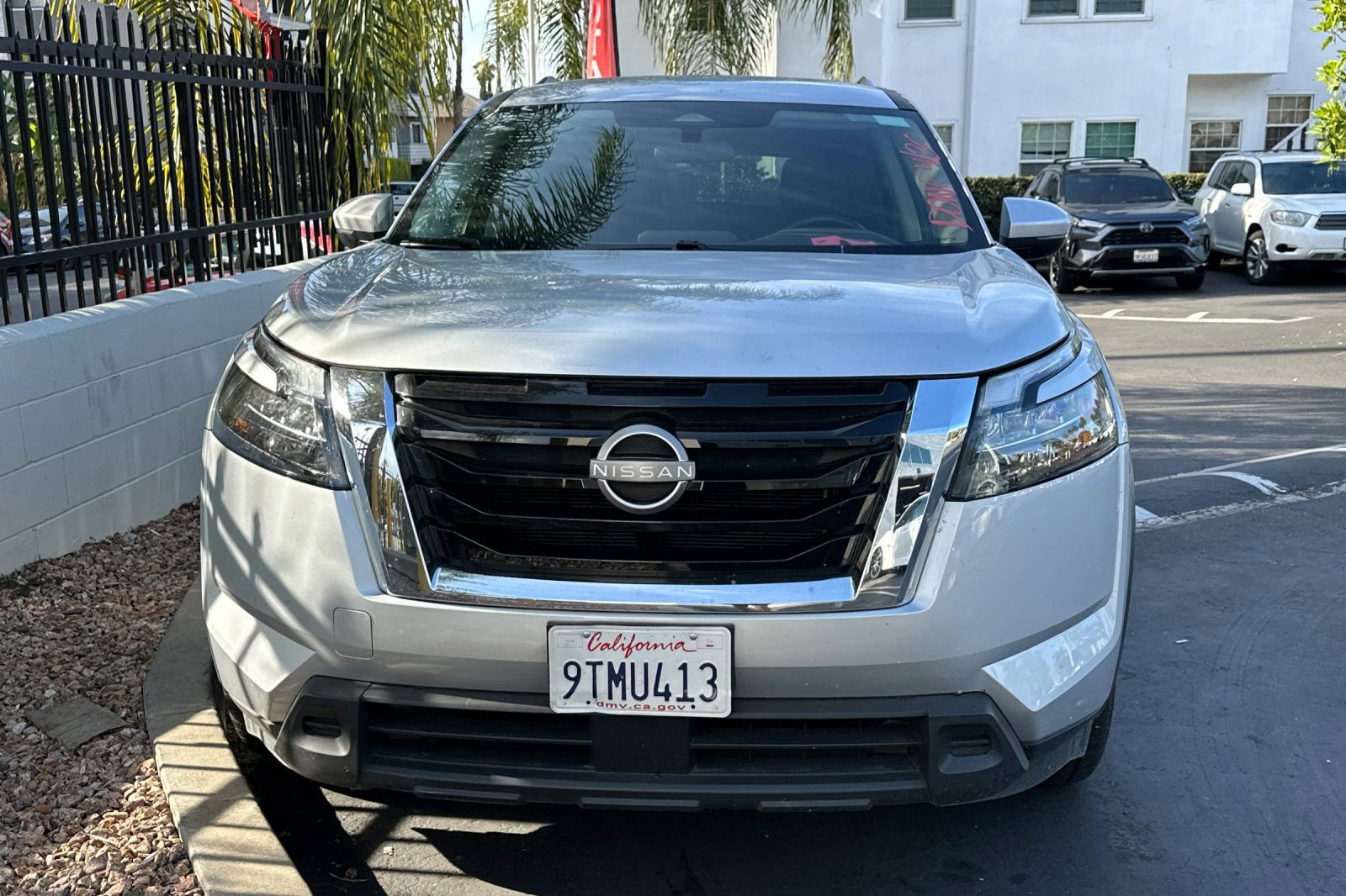 Used 2025 Nissan Pathfinder SV FWD image 3