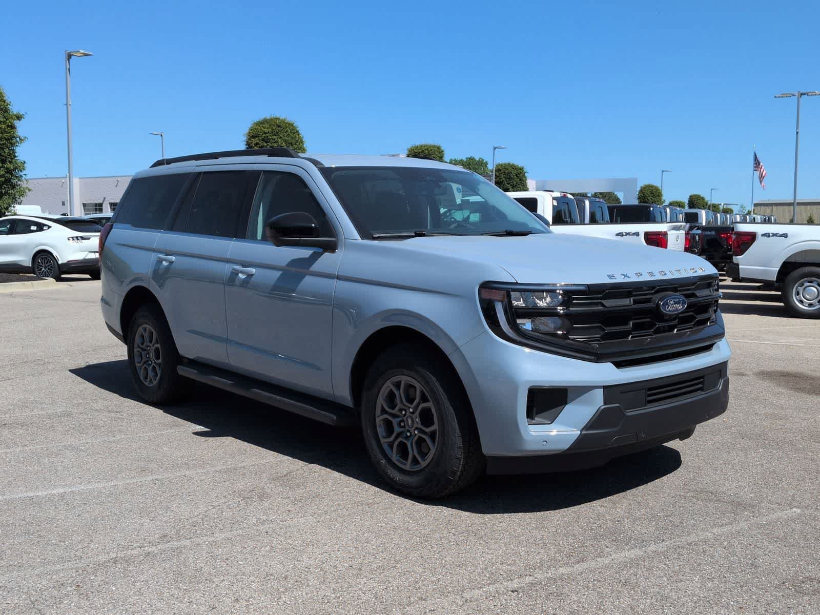 New 2026 Ford Expedition Active AWD/4WD image 2