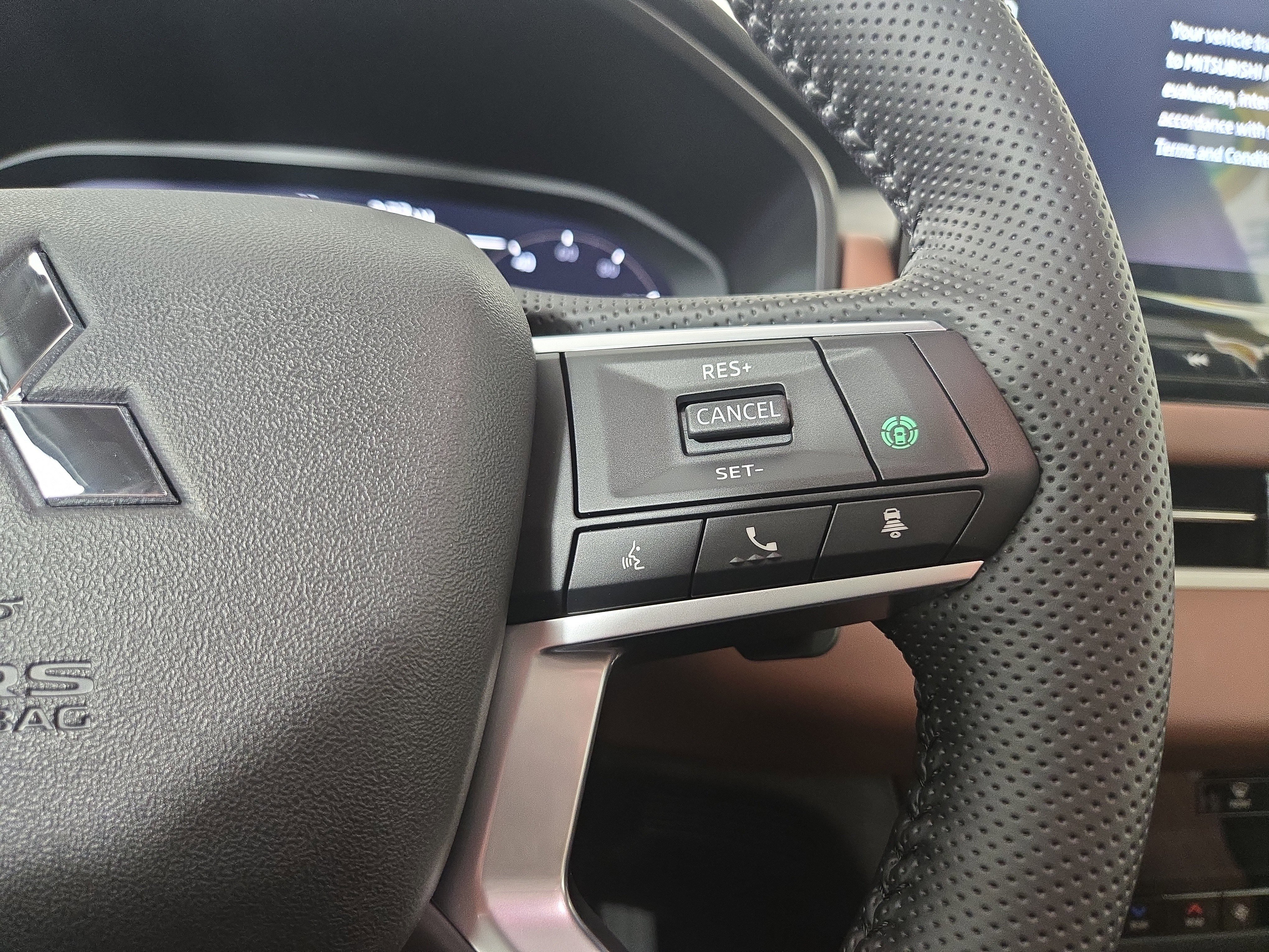 New 2026 Mitsubishi Outlander SEL image 16