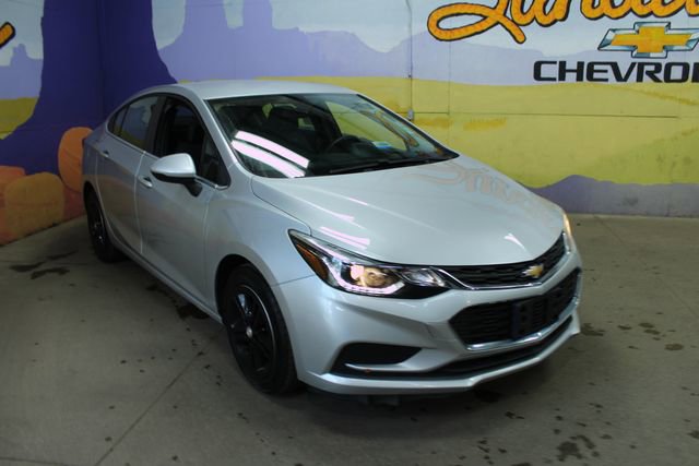 Used 2018 Chevrolet Cruze LT w/ LT Convenience Package FWD image 4
