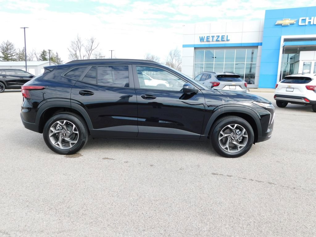 New 2026 Chevrolet Trax LT w/ Driver Confidence Package FWD image 2