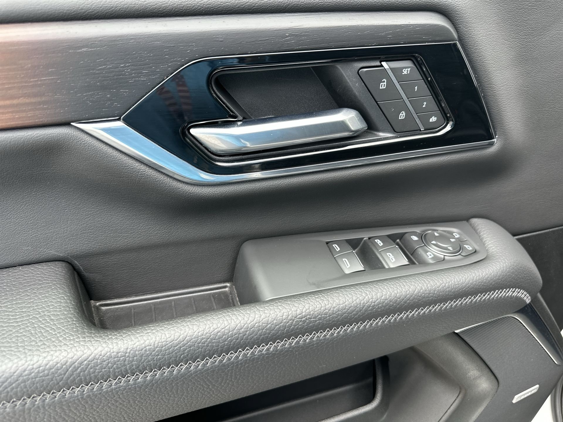 Certified 2025 GMC Yukon XL Denali AWD/4WD image 23