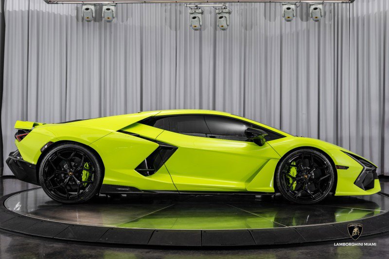 Used 2024 Lamborghini Revuelto image 33