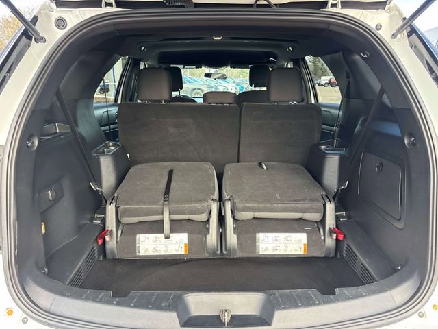 Used 2018 Ford Explorer XLT image 13