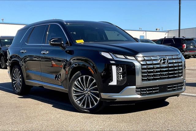 Used 2023 Hyundai Palisade Calligraphy image 1