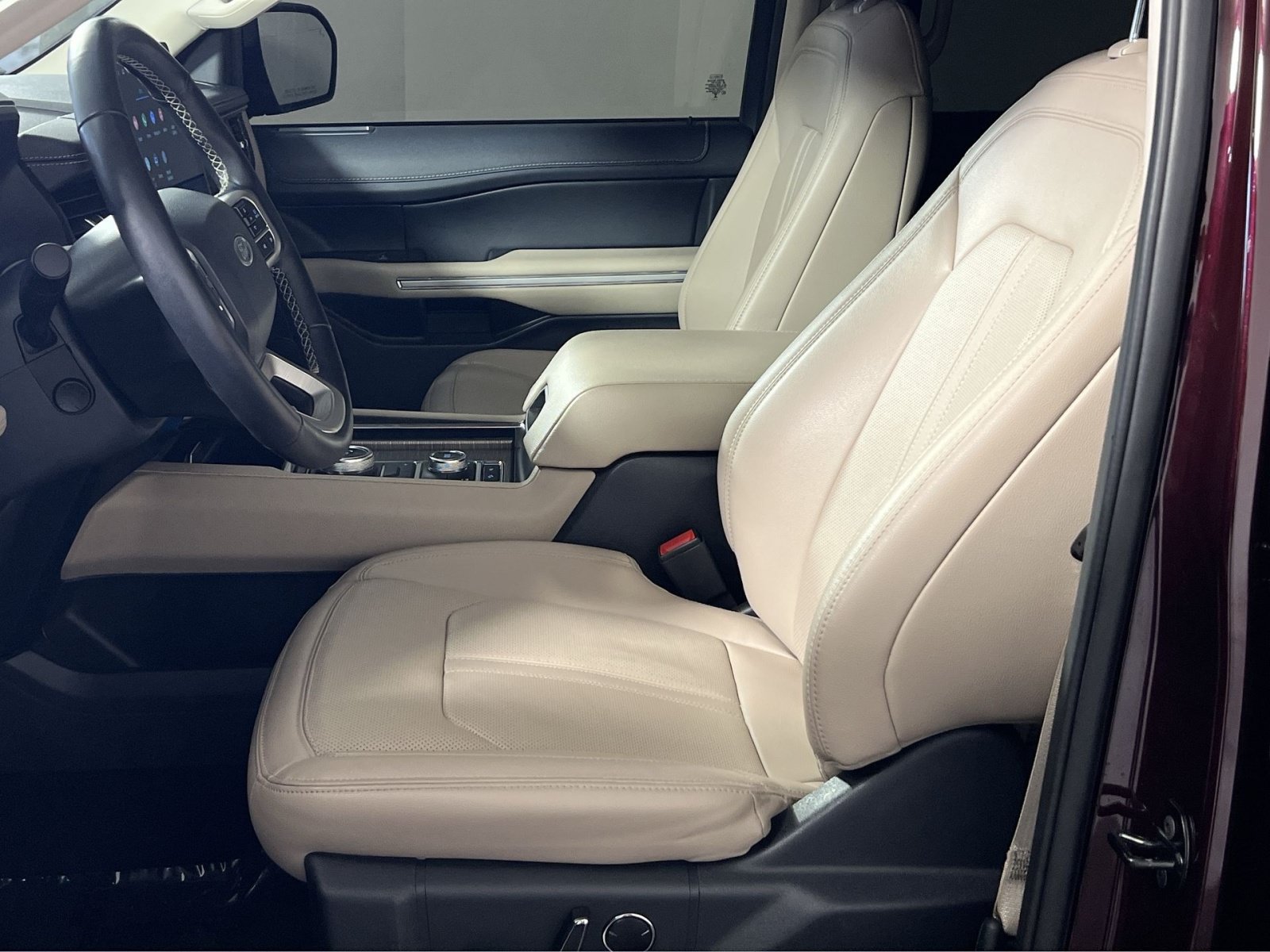 Used 2024 Ford Expedition Limited AWD/4WD image 13