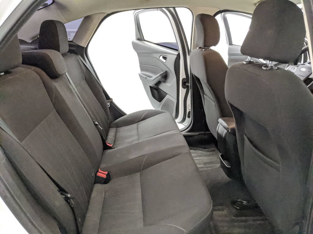 Used 2015 Ford Focus SE FWD image 16
