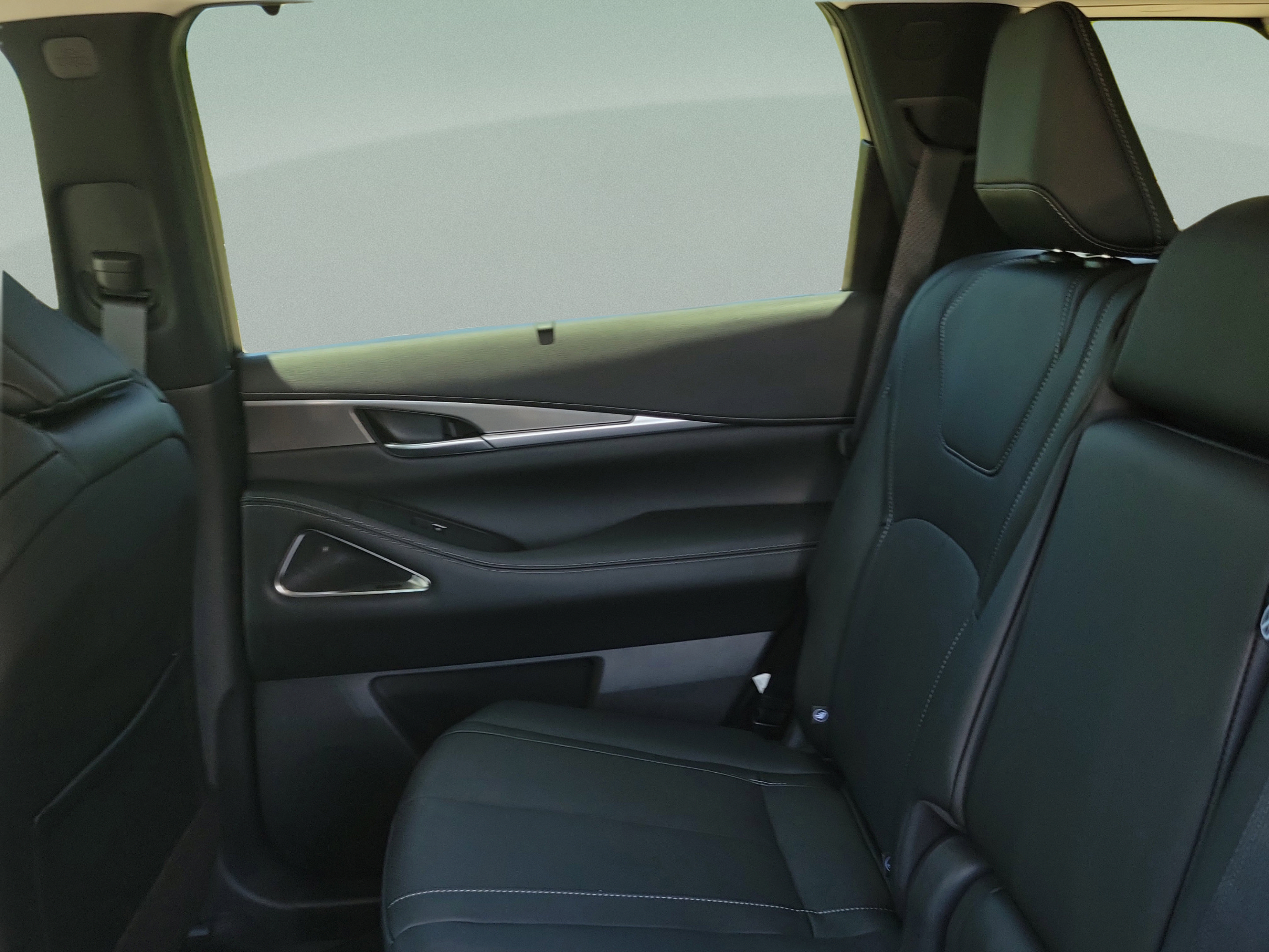 New 2026 INFINITI QX60 Luxe w/ Cargo Package FWD image 6