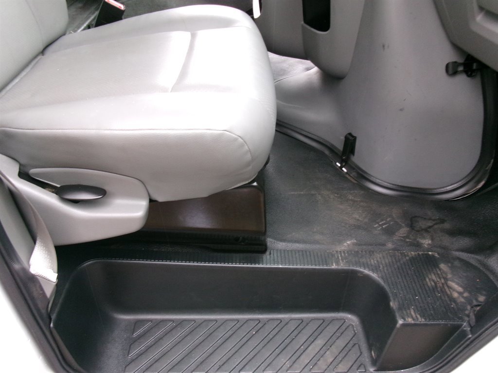 Used 2017 Ford E-350 and Econoline 350 Super Duty RWD image 39