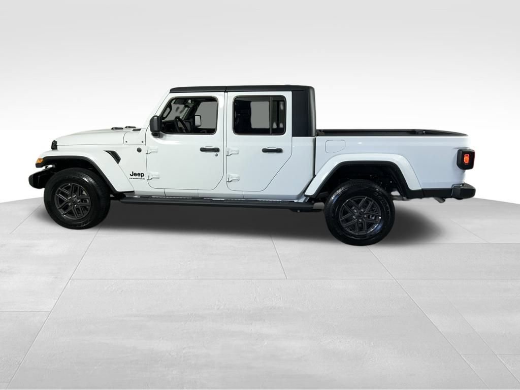 Used 2024 Jeep Gladiator Sport image 4