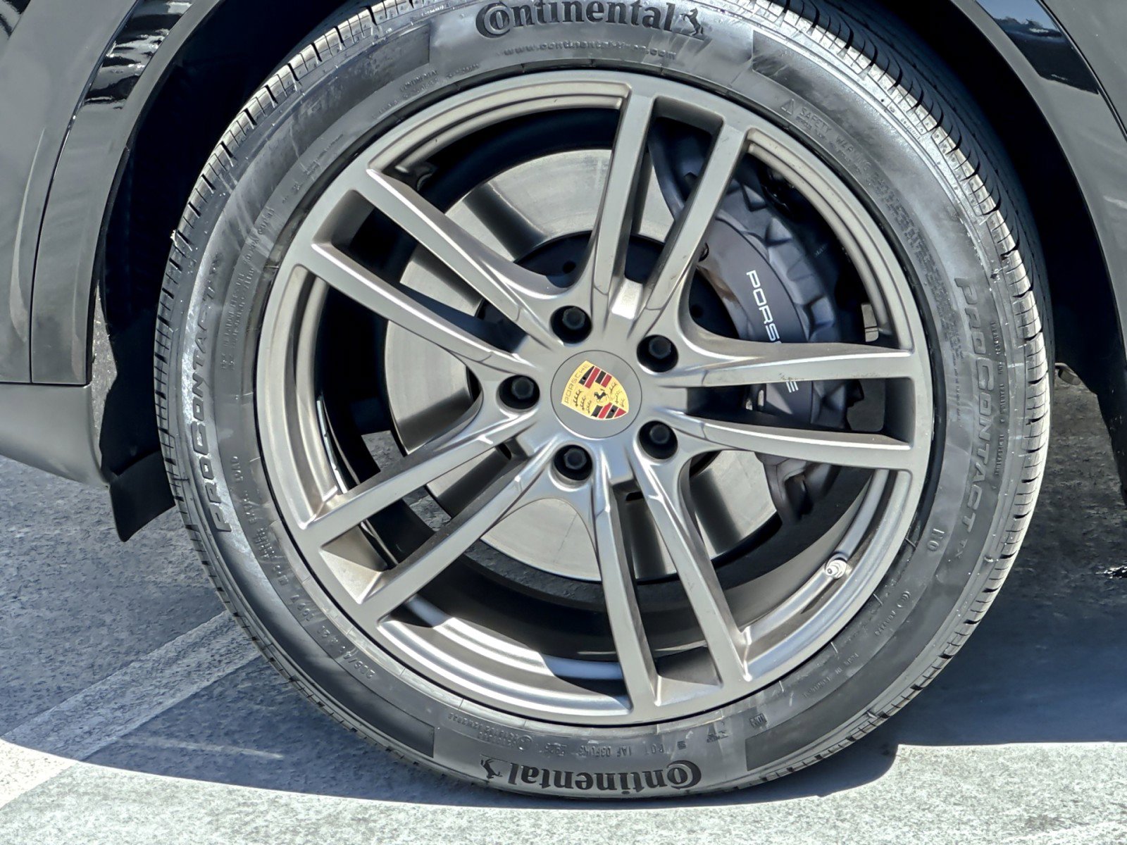 Certified 2022 Porsche Cayenne Platinum Edition image 26