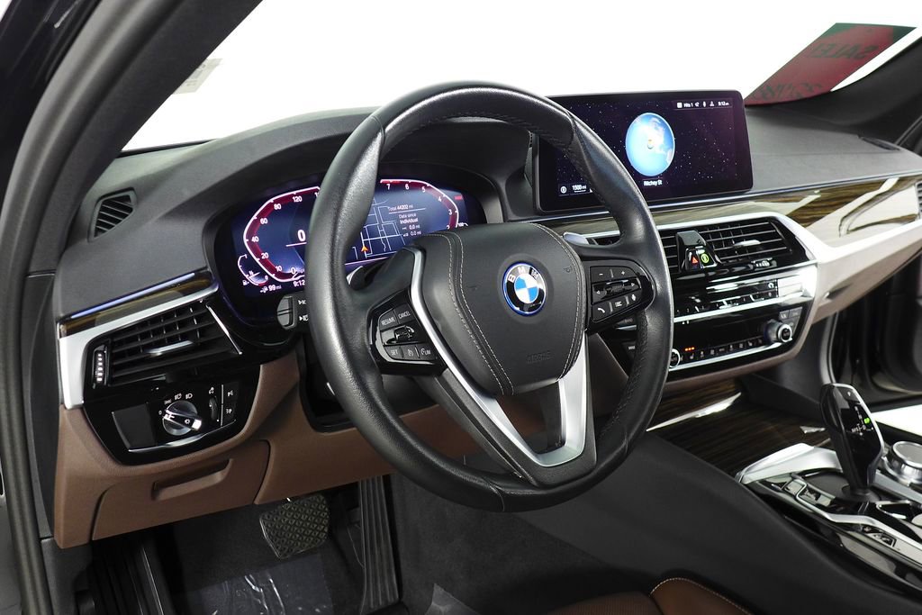Certified 2023 BMW 530e w/ Premium Package image 30