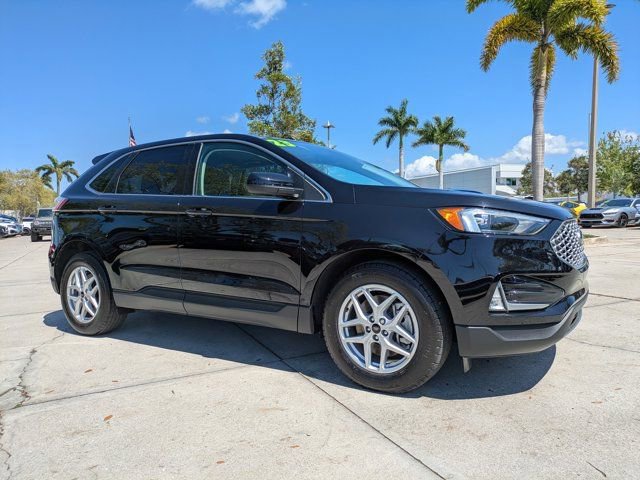 Certified 2023 Ford Edge SEL w/ Convenience Package image 2