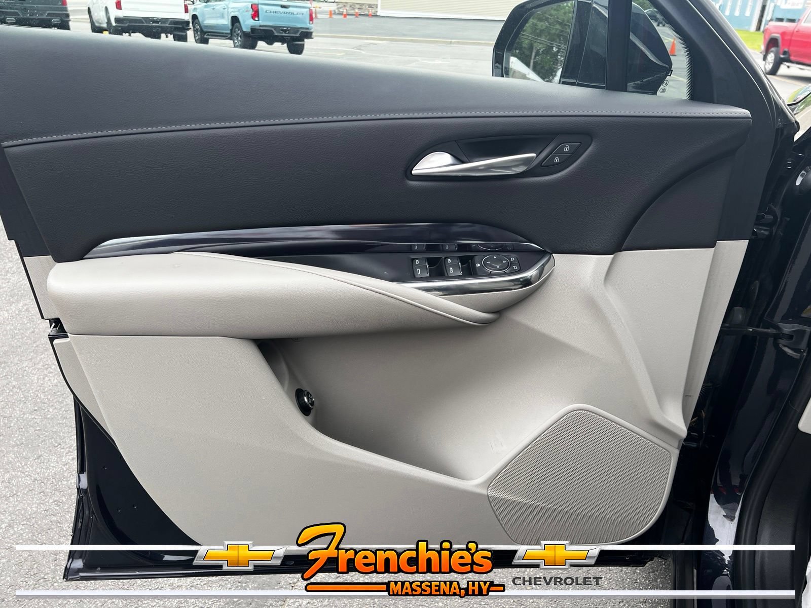 Used 2023 Cadillac XT4 Luxury w/ Driver Awareness Package AWD/4WD image 11