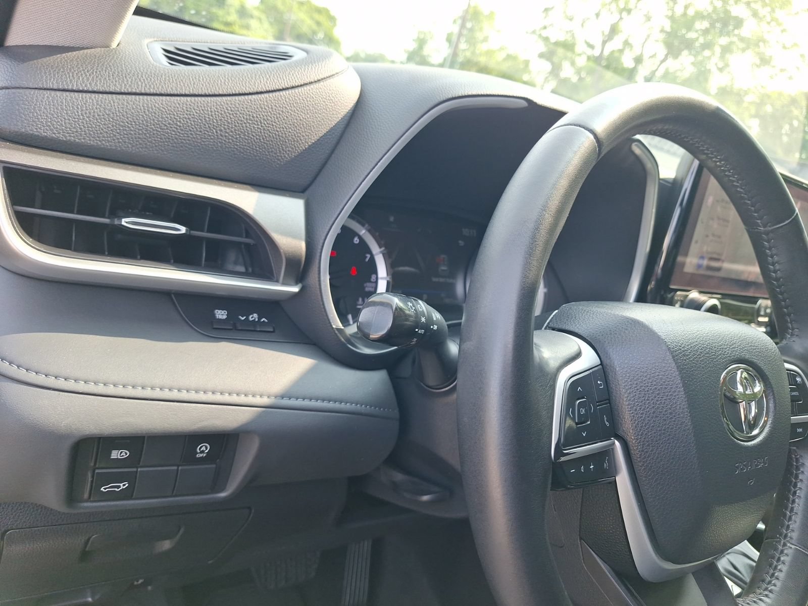 Used 2023 Toyota Highlander XLE FWD image 18