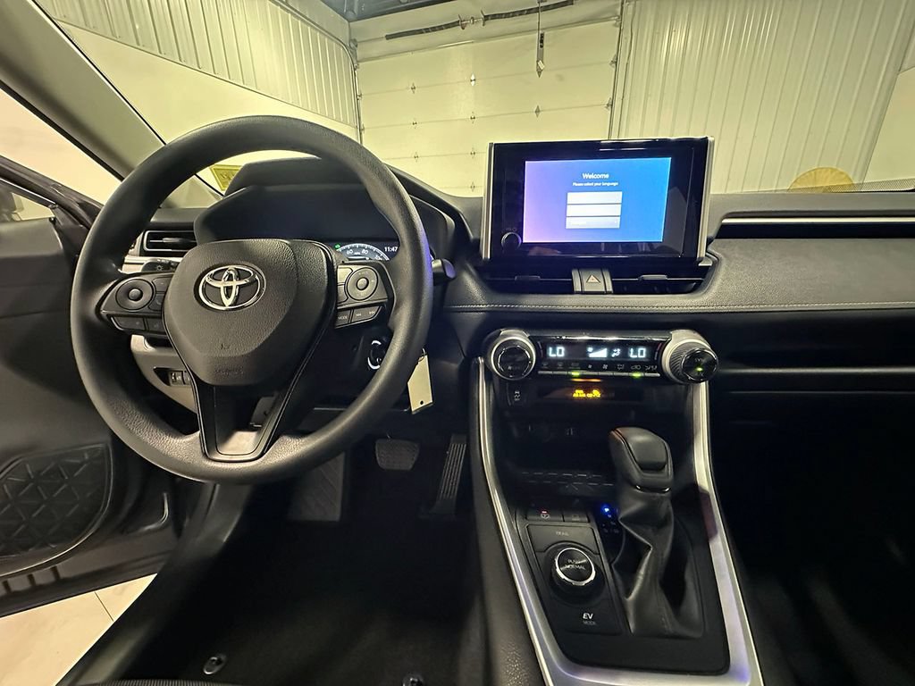 Used 2025 Toyota RAV4 LE AWD/4WD image 28