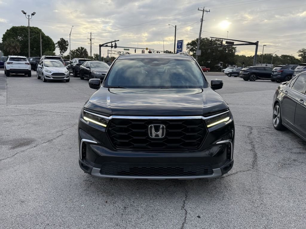 Used 2023 Honda Pilot Touring image 3