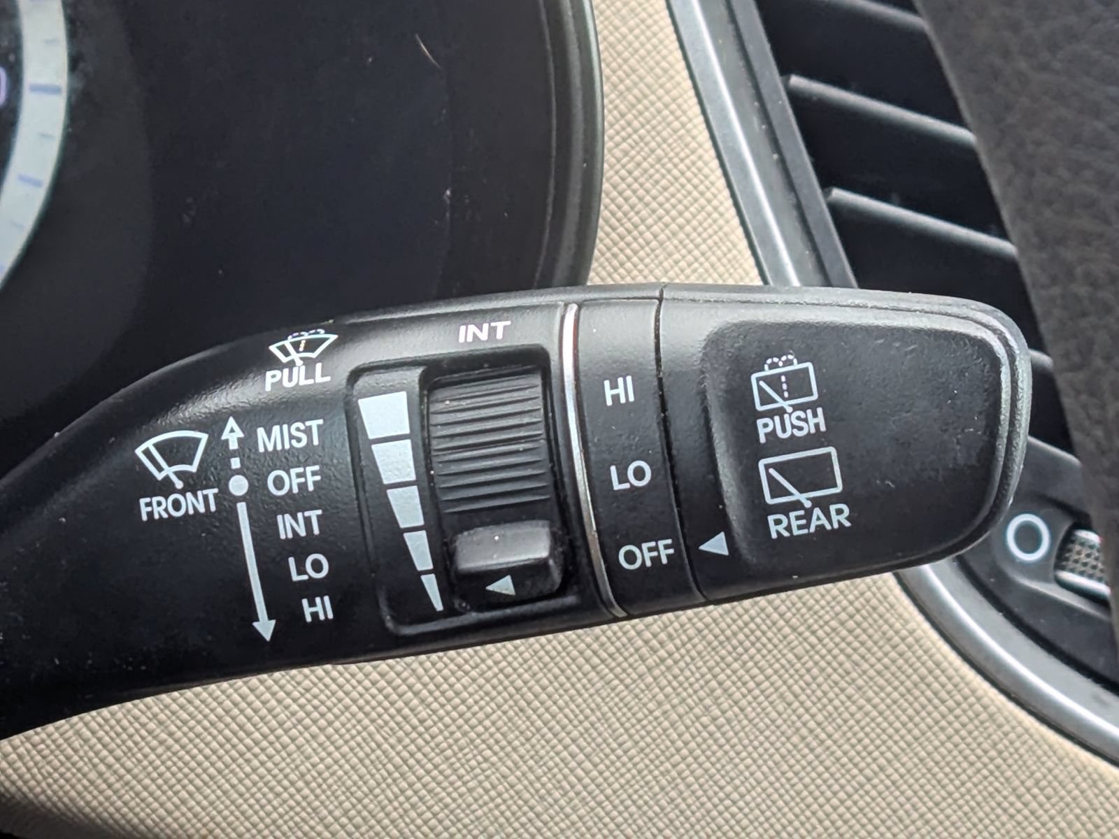Used 2019 Hyundai Santa Fe XL SE FWD image 29