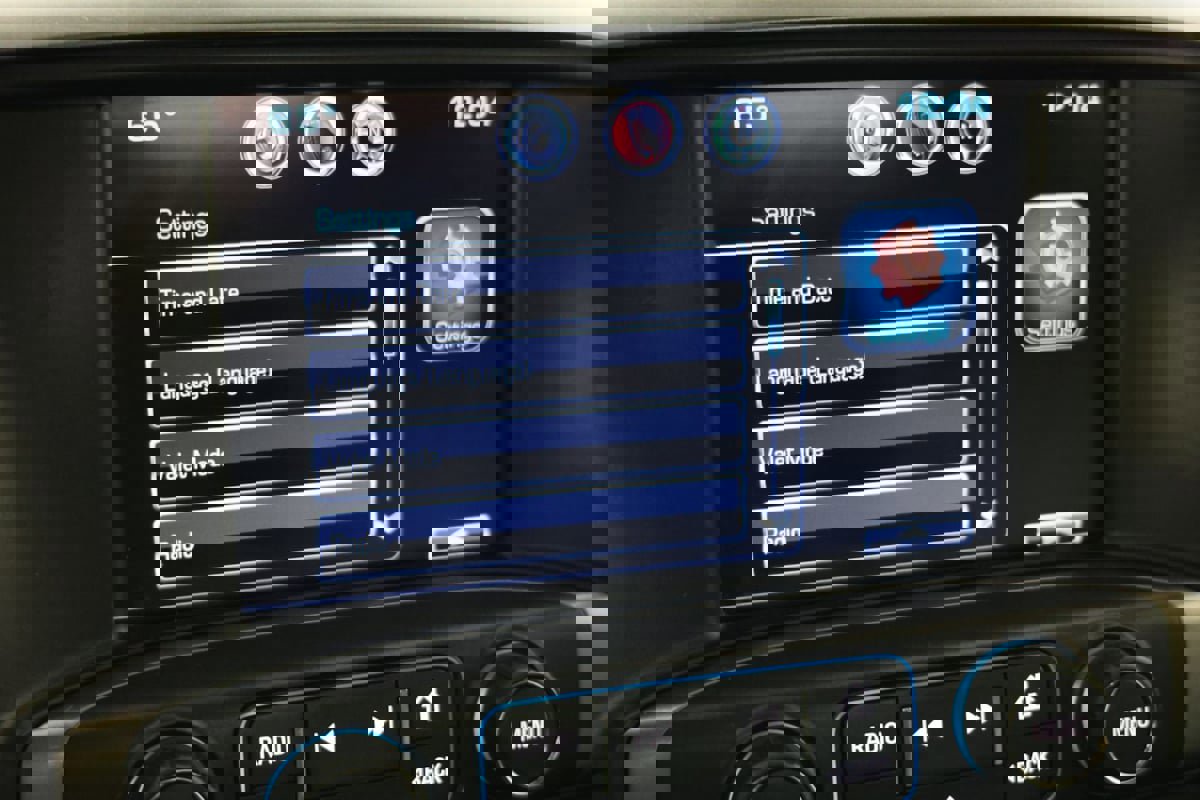 Used 2016 Chevrolet Silverado 2500 LT w/ LT Convenience Package image 32