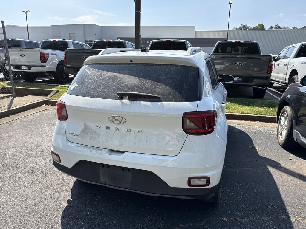 Used 2023 Hyundai Venue SEL FWD image 15