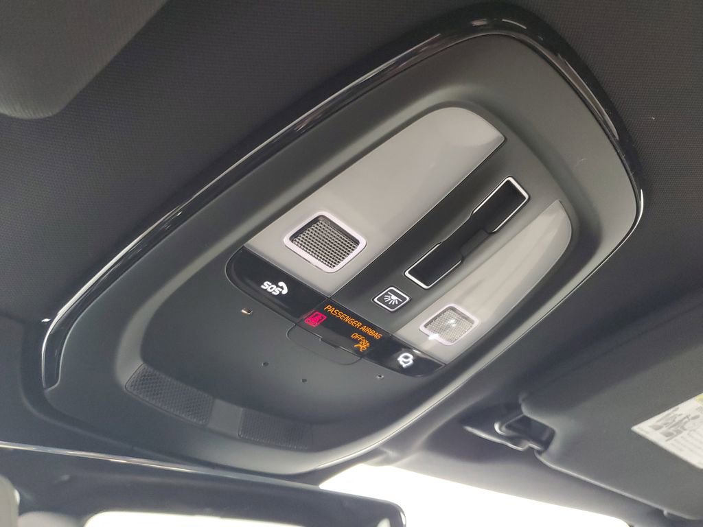 Certified 2025 Volvo XC90 B6 Plus image 37