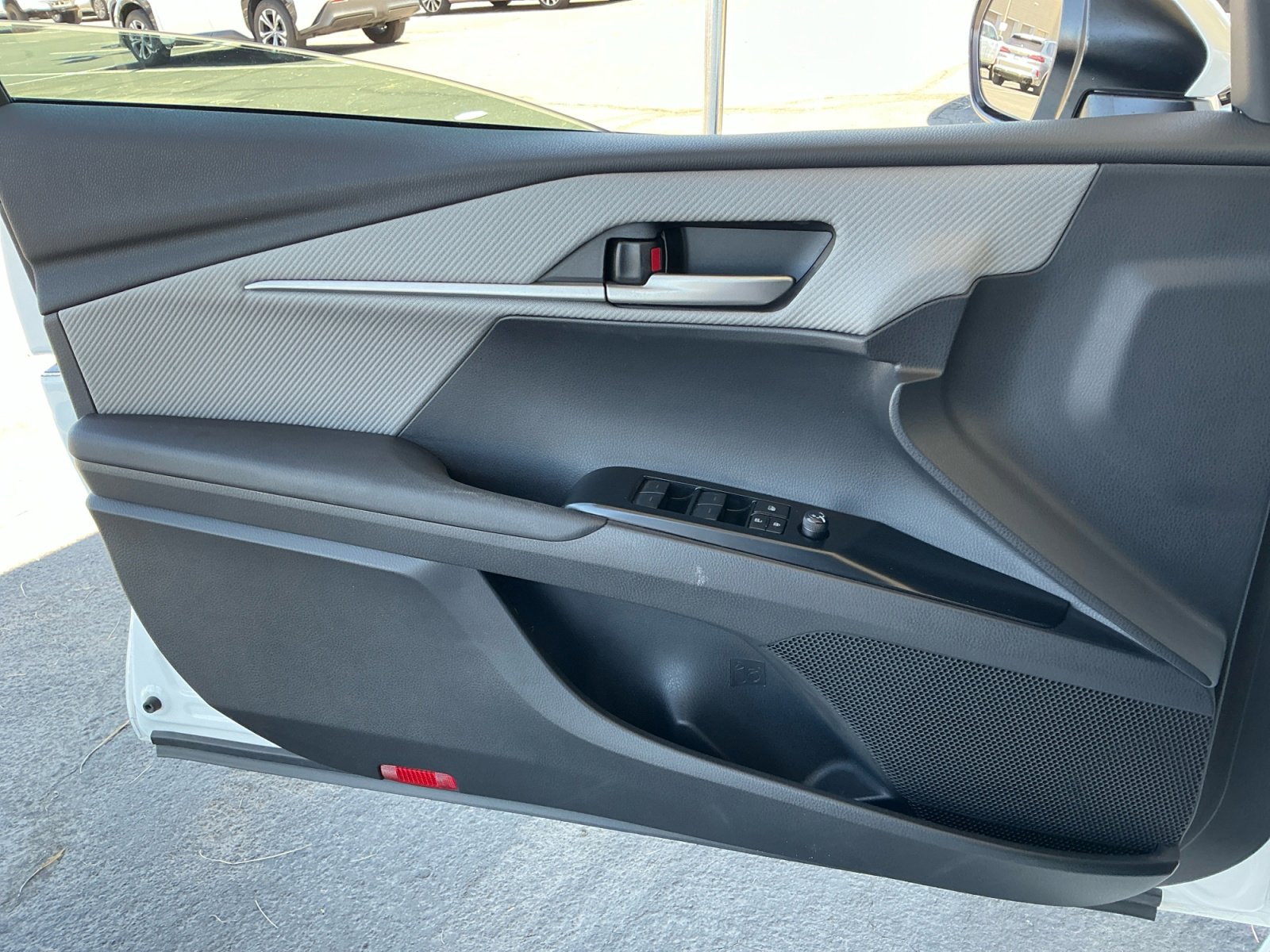 Used 2025 Toyota Camry SE image 13