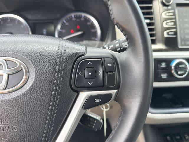 Used 2016 Toyota Highlander Plus AWD/4WD image 9