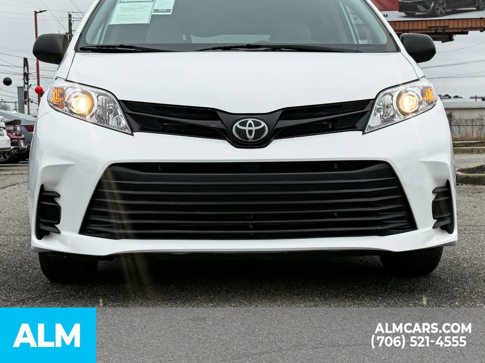 Used 2020 Toyota Sienna L image 6