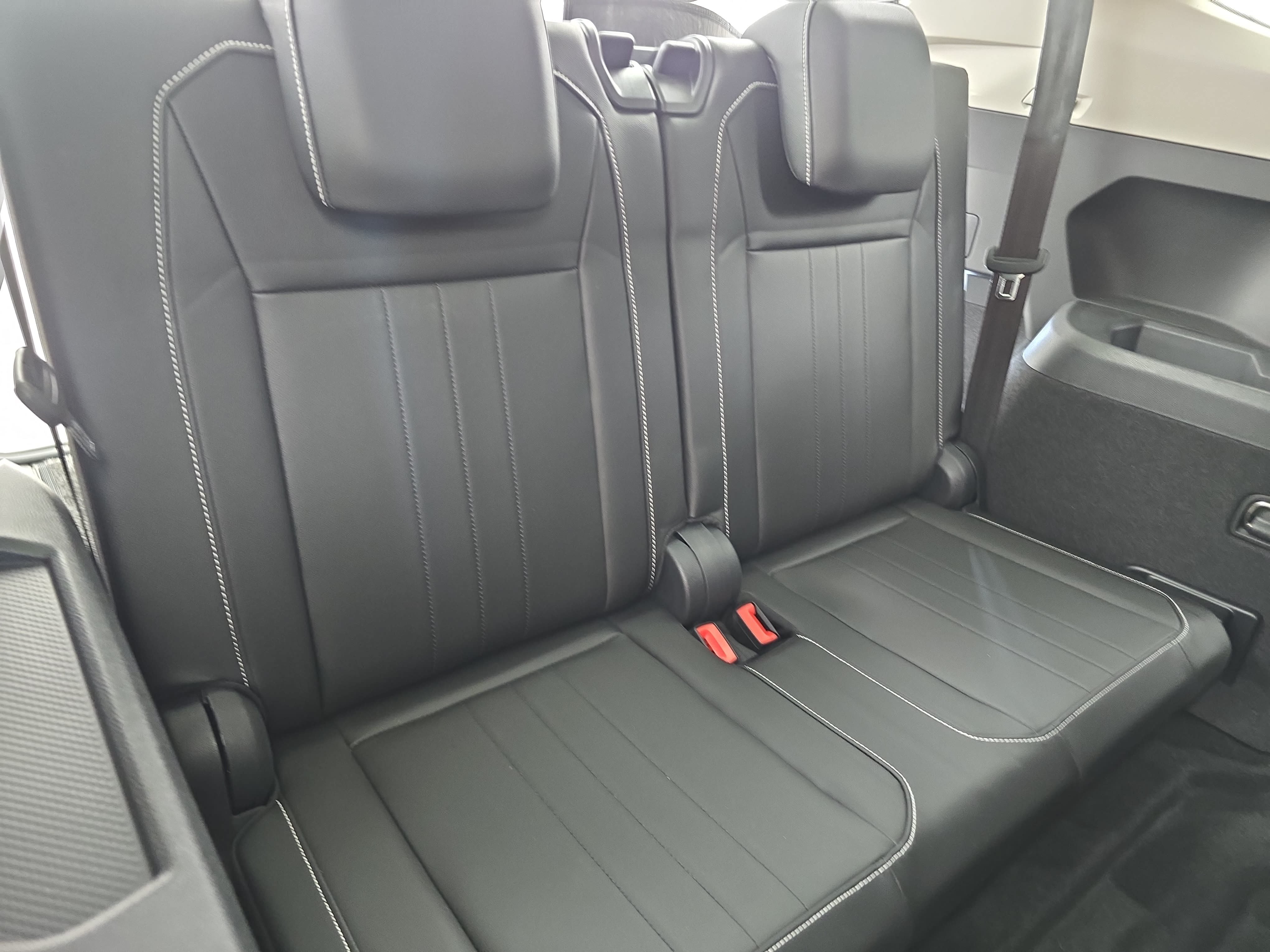 Used 2023 Volkswagen Tiguan SE FWD image 12