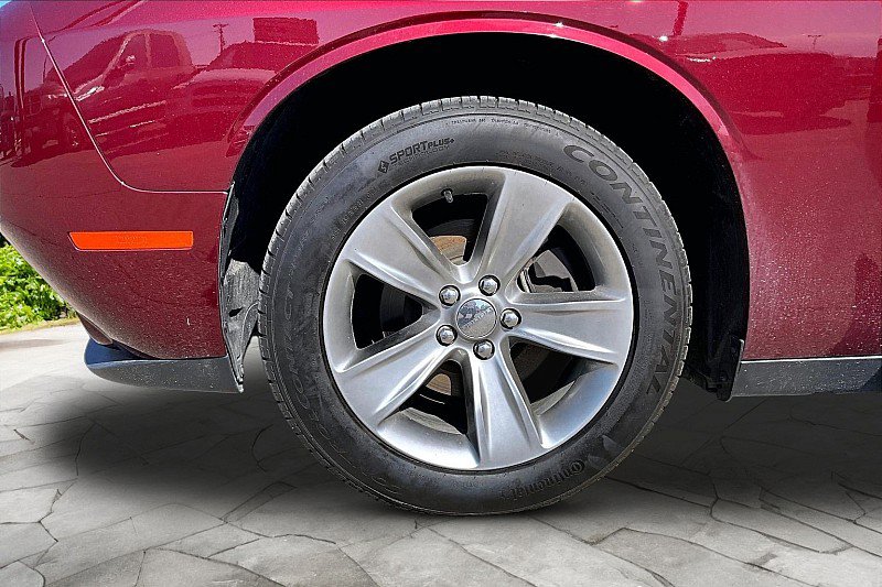 Used 2019 Dodge Challenger SXT image 31