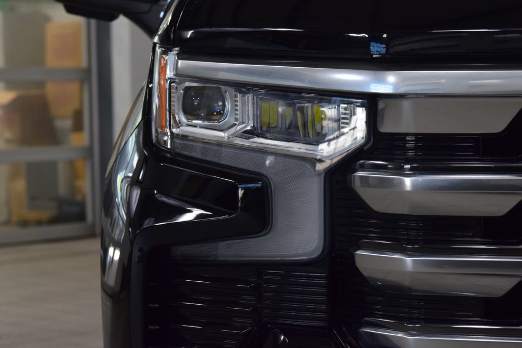 Used 2023 Chevrolet Silverado 1500 High Country w/ High Country Premium Package AWD/4WD image 12