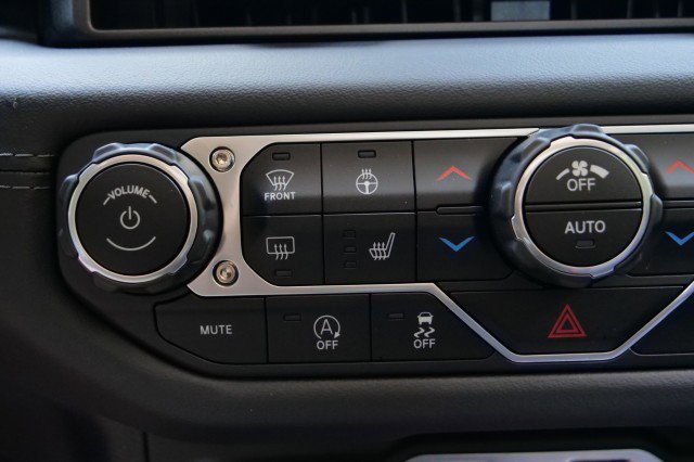 Used 2025 Jeep Gladiator Sport image 19