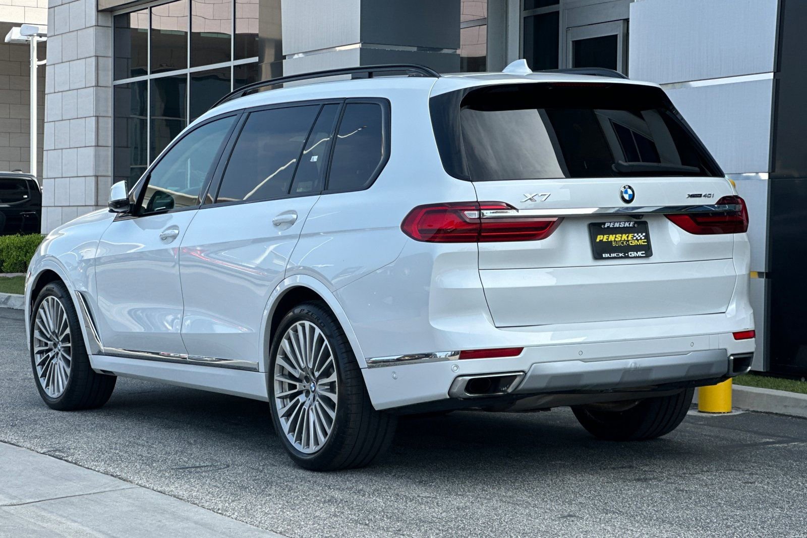 Used 2022 BMW X7 xDrive40i w/ Premium Package AWD/4WD image 6