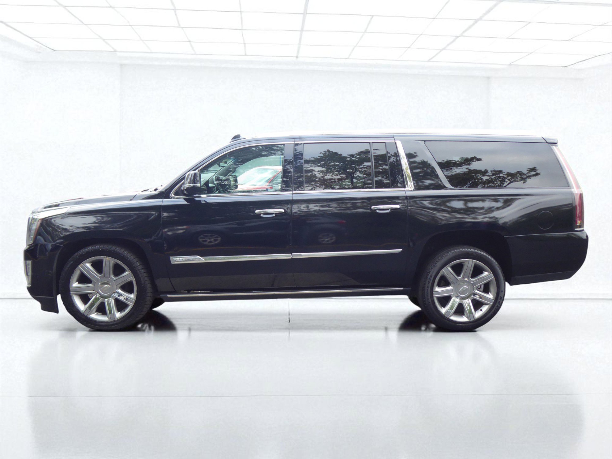 Used 2020 Cadillac Escalade ESV Premium Luxury image 7