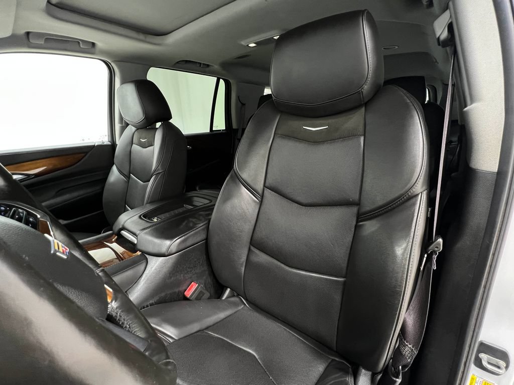 Used 2017 Cadillac Escalade Luxury AWD/4WD image 15
