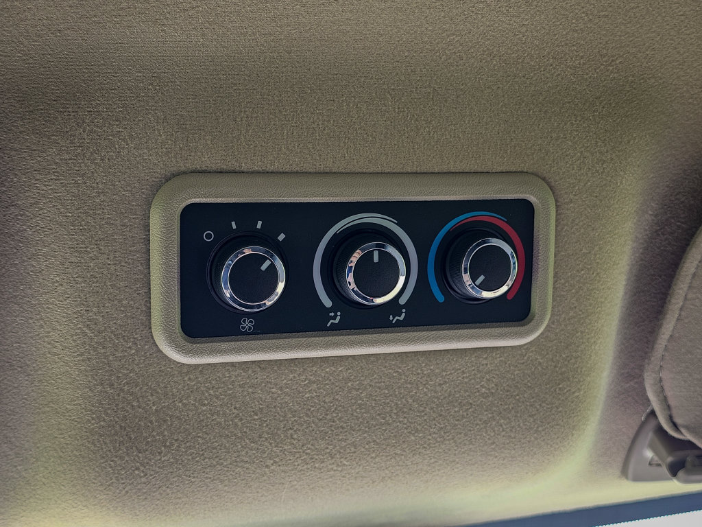 Used 2025 GMC Savana 3500 LT w/ LT Preferred Equipment Group RWD image 24
