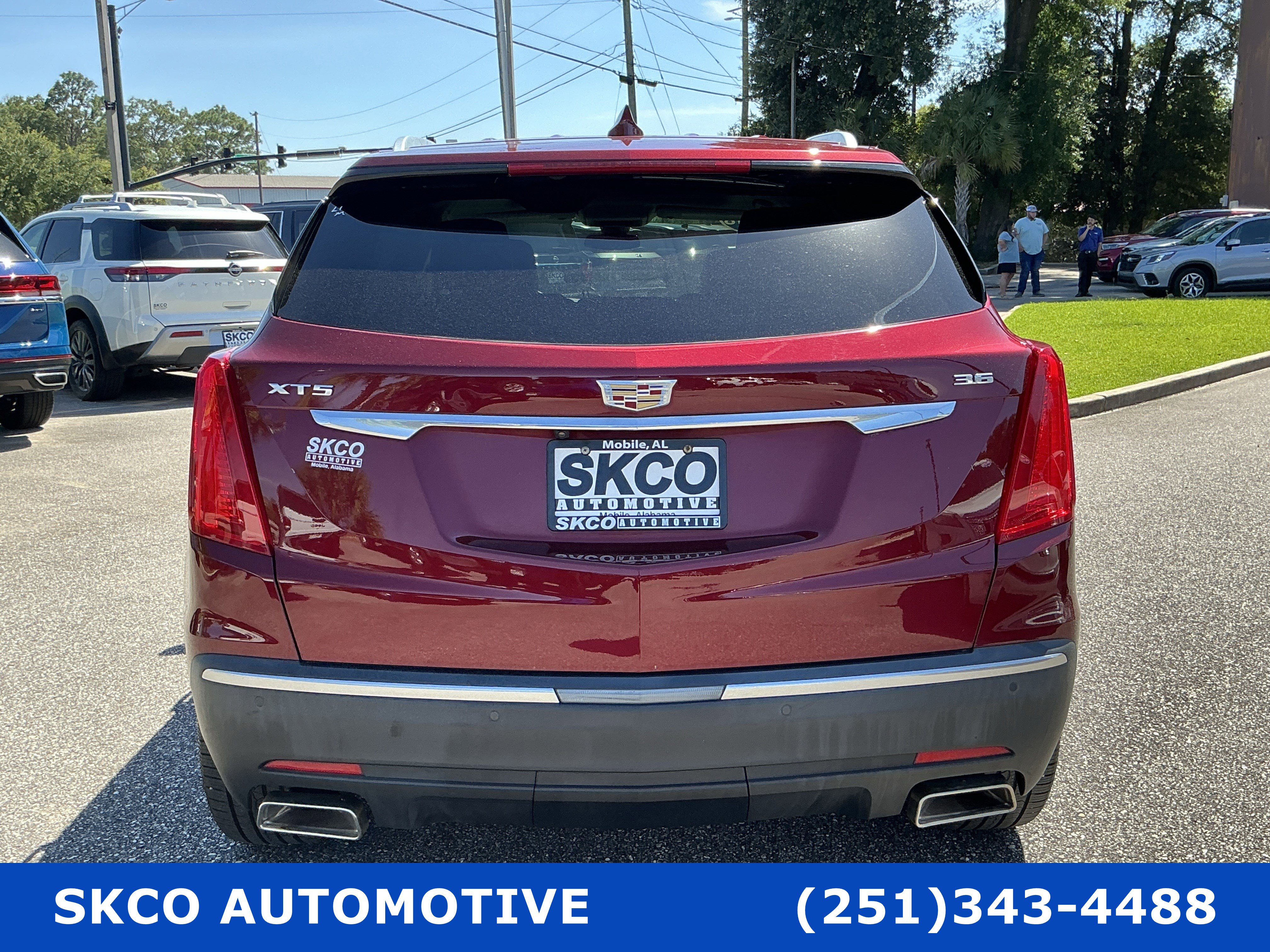 Used 2018 Cadillac XT5 Luxury w/ Driver Awareness Package FWD image 4