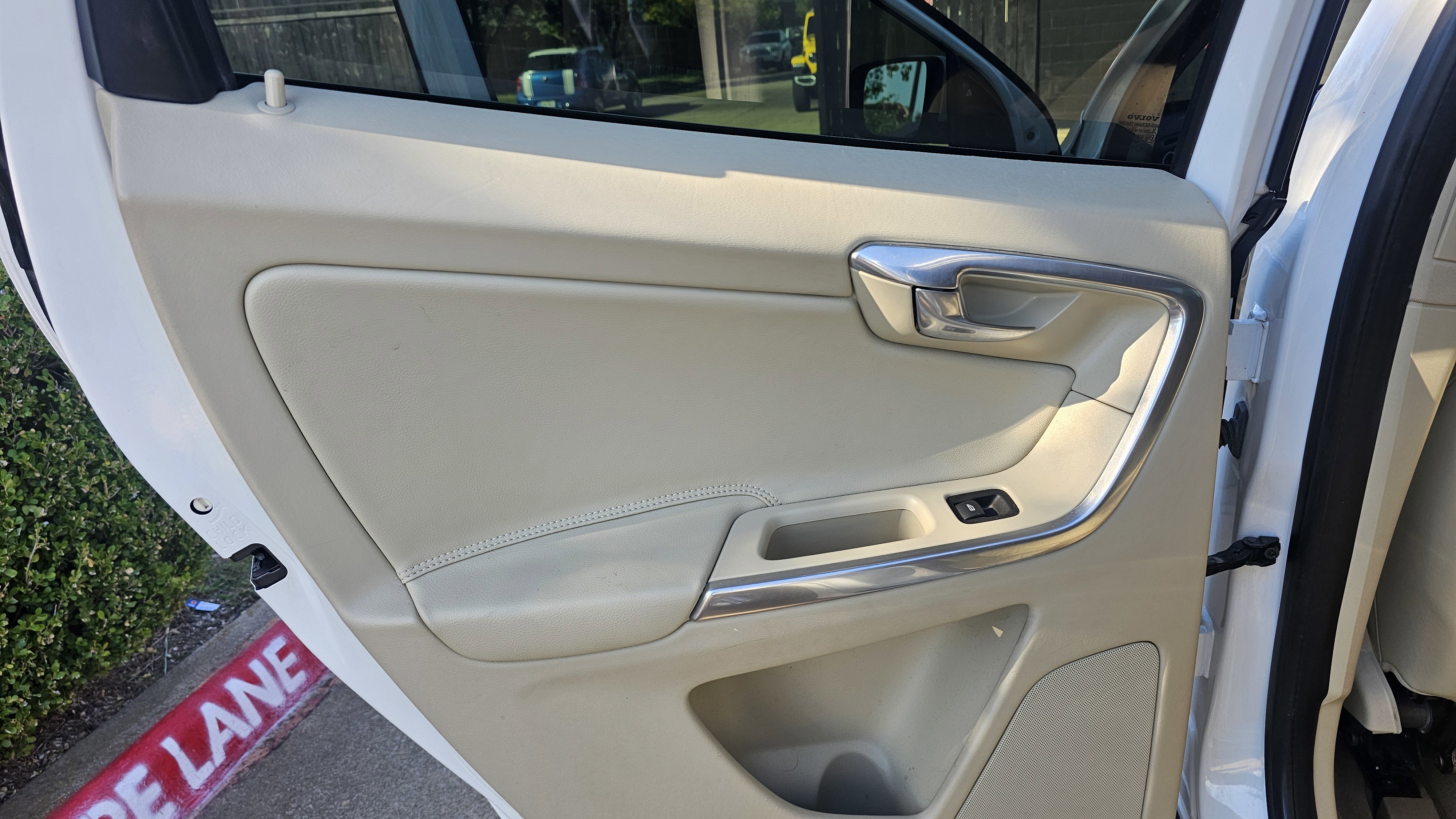 Used 2015 Volvo XC60 T5 Platinum image 23