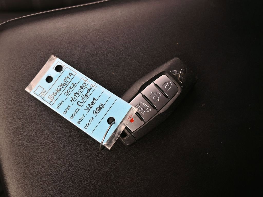 Used 2022 Mitsubishi Outlander SE image 18