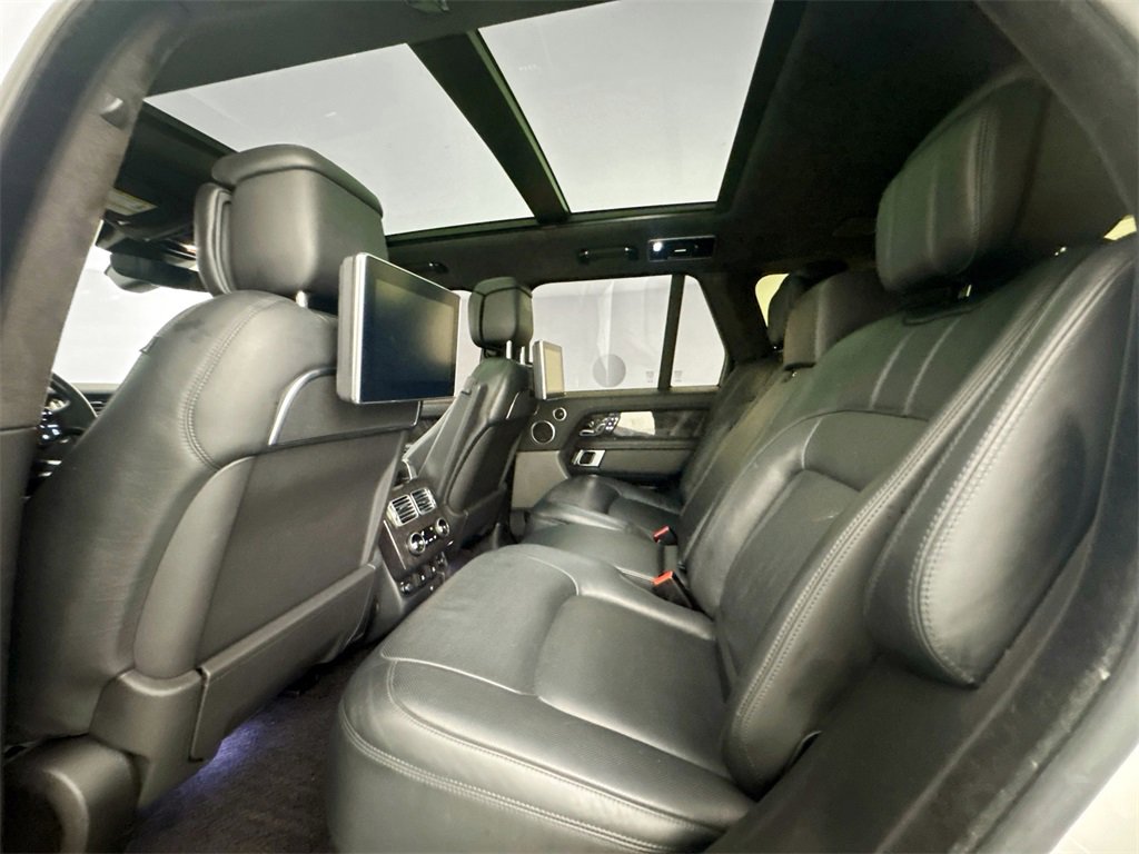 Used 2019 Land Rover Range Rover Autobiography image 24
