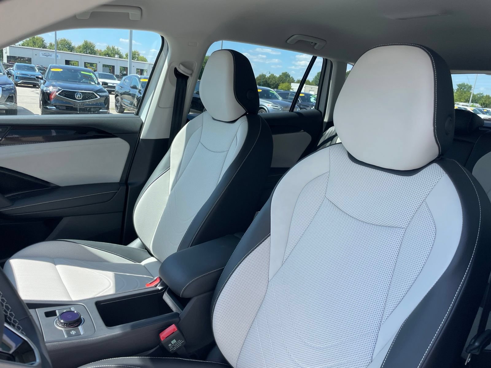Certified 2025 Volkswagen Tiguan SE FWD image 18